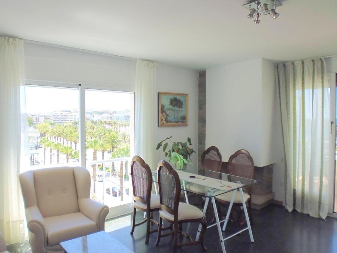 Zeus Alexis Frontal Apartment Салоу Стая снимка